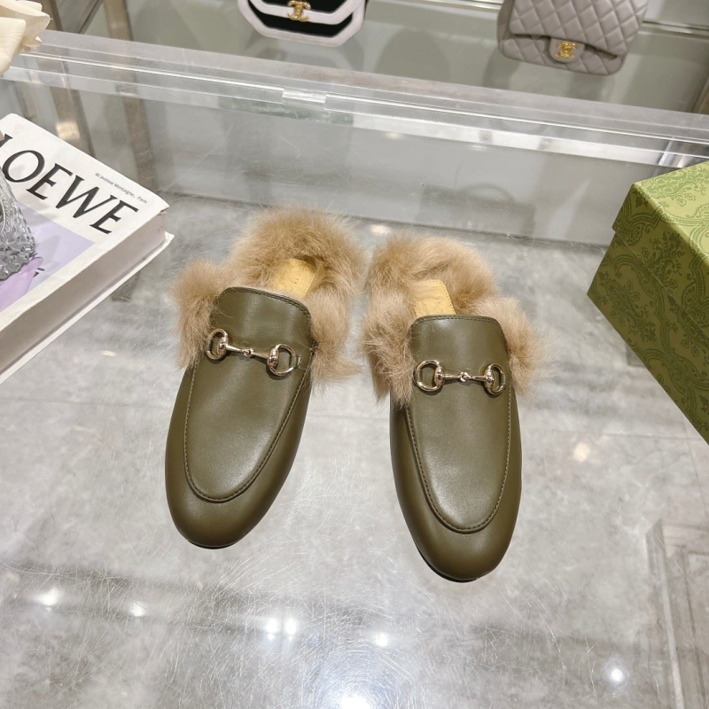 G*u*i slippers